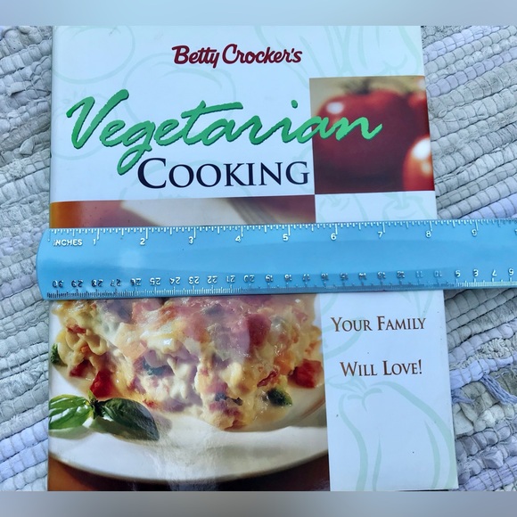 BETTY CROCKER Vegetarian Cooking Cookbook Hardcover Color Picture Food & Recipe - Picture 10 of 11